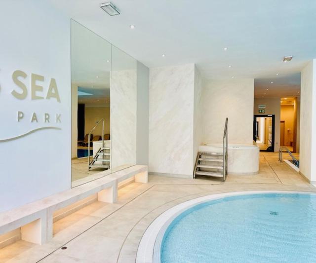 Let'S Sea - 2 Bedroom - Premium Baltic Apartment With Front Sea View Garden And Spa Access Gąski Eksteriør bilde